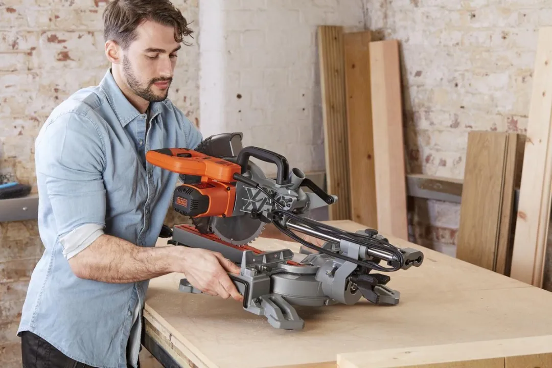BLACK+DECKER BES710-QS Afkortzaag 2100W - 254mm - afbeelding 6 van 6