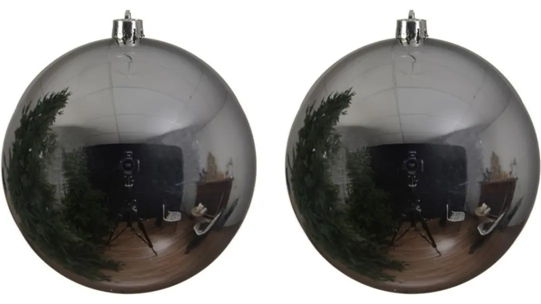 2x Grote zilveren kunststof kerstballen van 20 cm