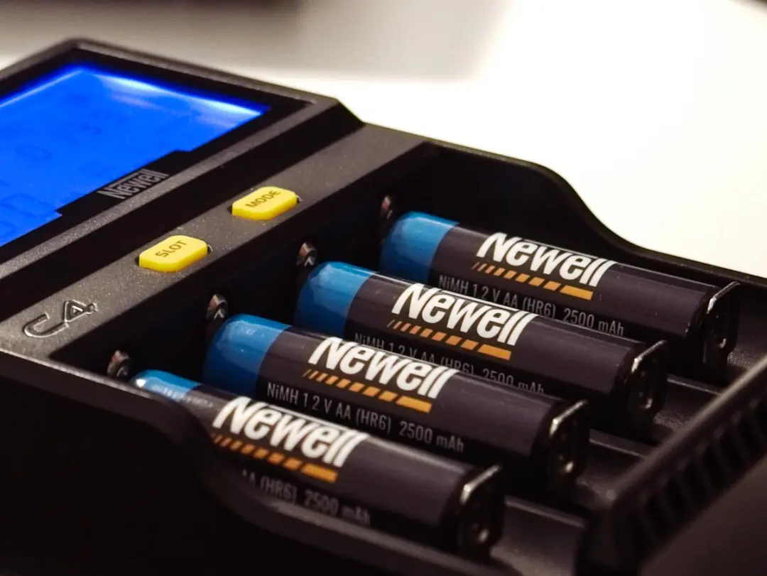 Newell Oplaadbare AA Batterijen 2500mAh 4-Pak - afbeelding 2 van 6