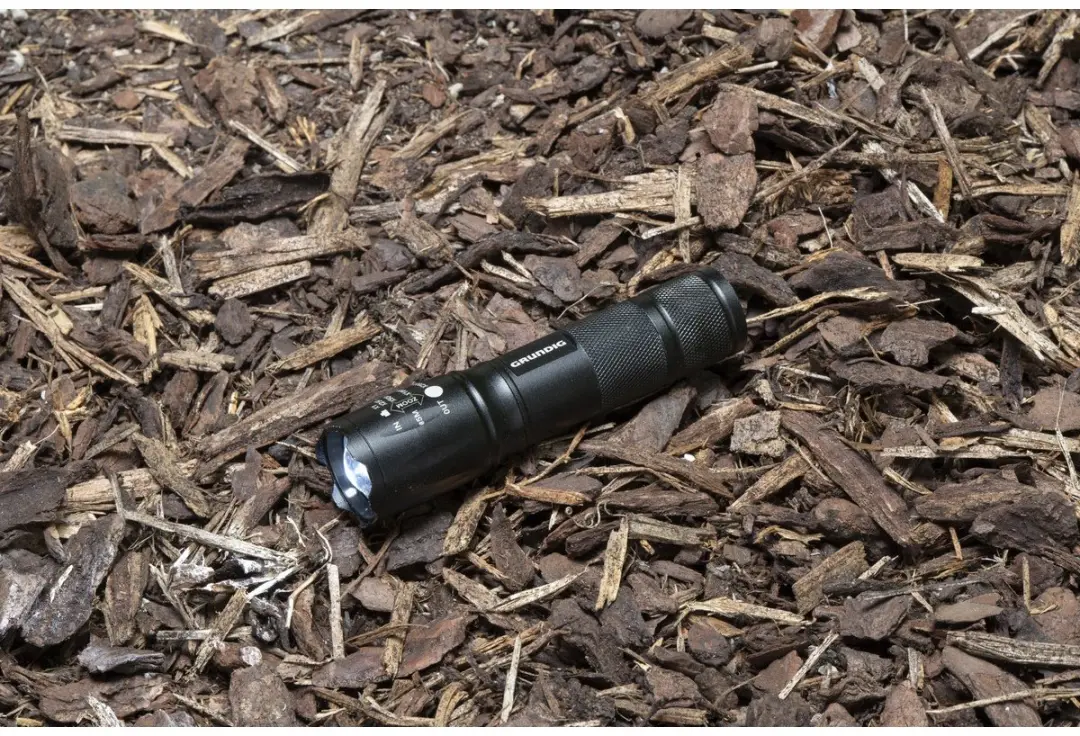 Edco LED Zaklamp 26030 - Zoomfunctie - Zwart - afbeelding 2 van 6