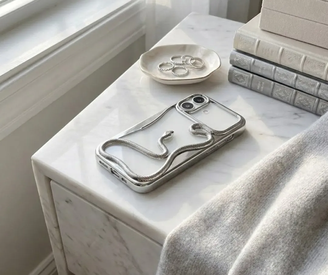 NUVEX iPhone 16 Plus Hoesje - Zilverkleurig Transparant