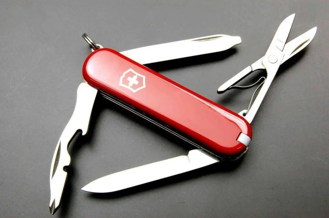 Victorinox Rambler 0.6363 Zakmes 10 Functies - Rood - afbeelding 3 van 5