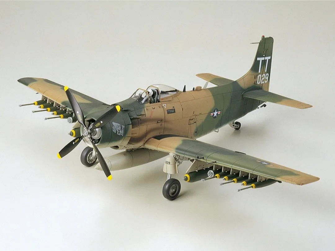 Tamiya 61073 Douglas A-1J Skyrider USAF Modelbouwpakket 1:48 - Multi