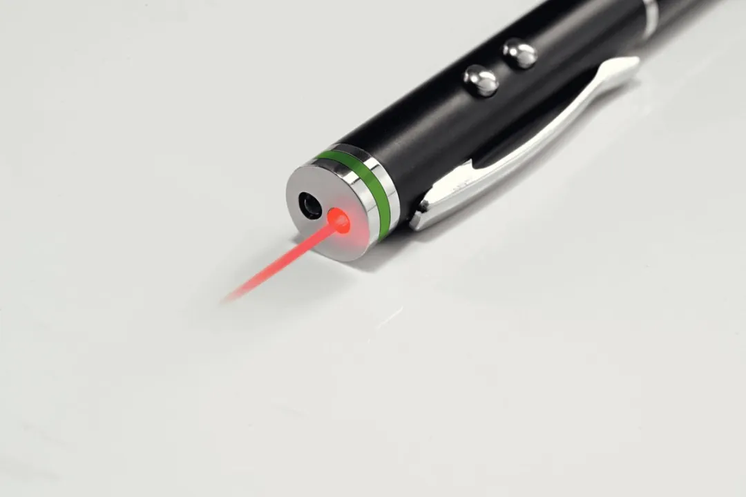 Leitz 4-in-1 Stylus 64140095 - Pen met Soft Tip, Laserpointer & LEDlamp - Zwart
