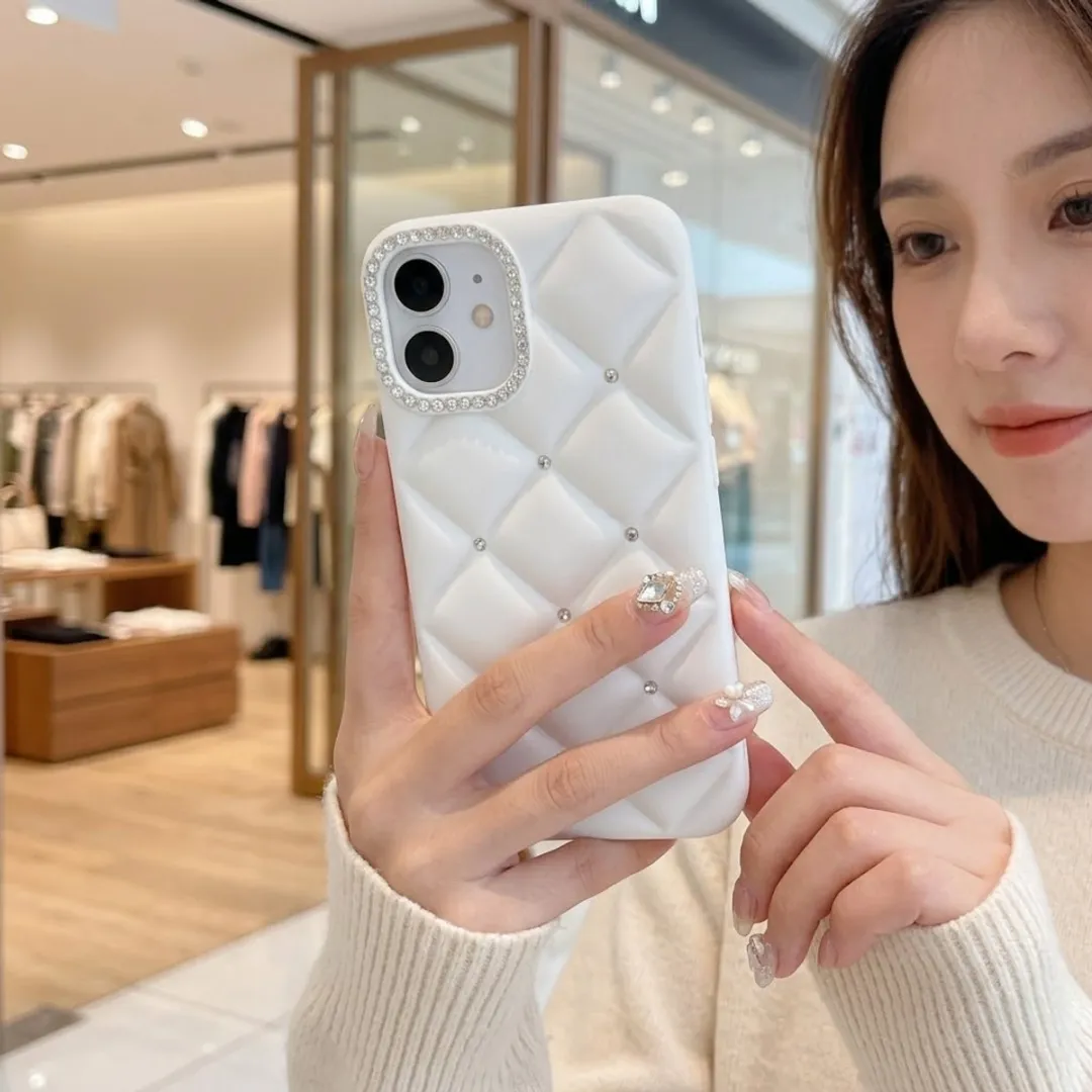 NUVEX iPhone 16 Hoesje Wit - Strass & Camera Frame