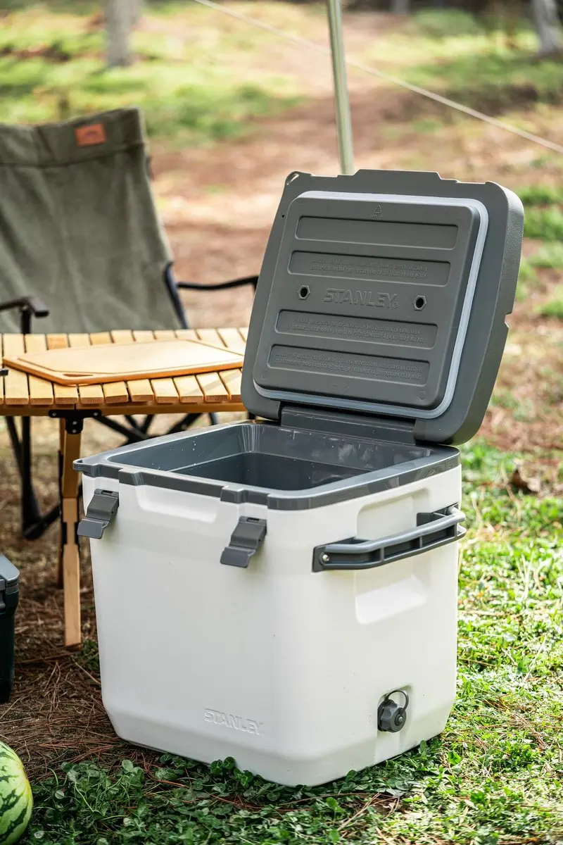 Stanley Adventure Outdoor Cooler 28.3L - Polar White - afbeelding 2 van 6