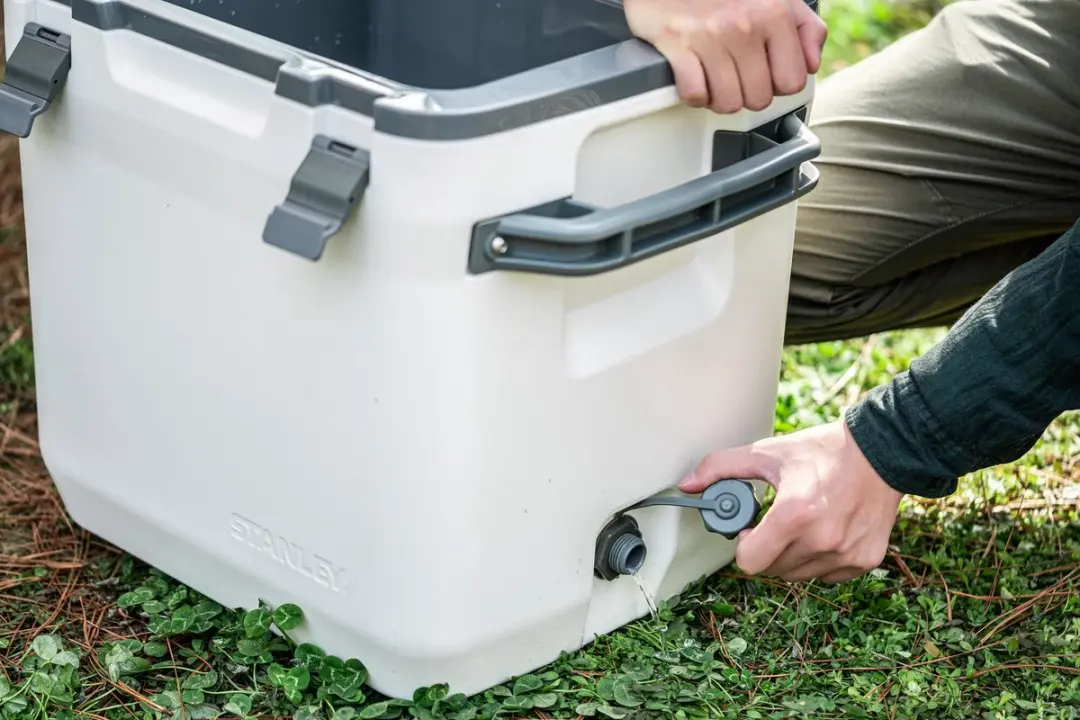 Stanley Adventure Outdoor Cooler 28.3L - Polar White - afbeelding 5 van 6