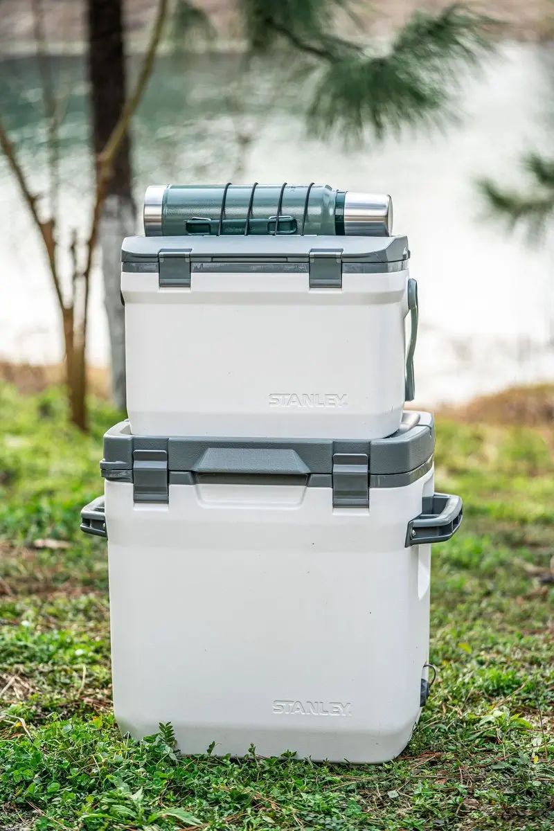 Stanley Adventure Outdoor Cooler 28.3L - Polar White - afbeelding 4 van 6