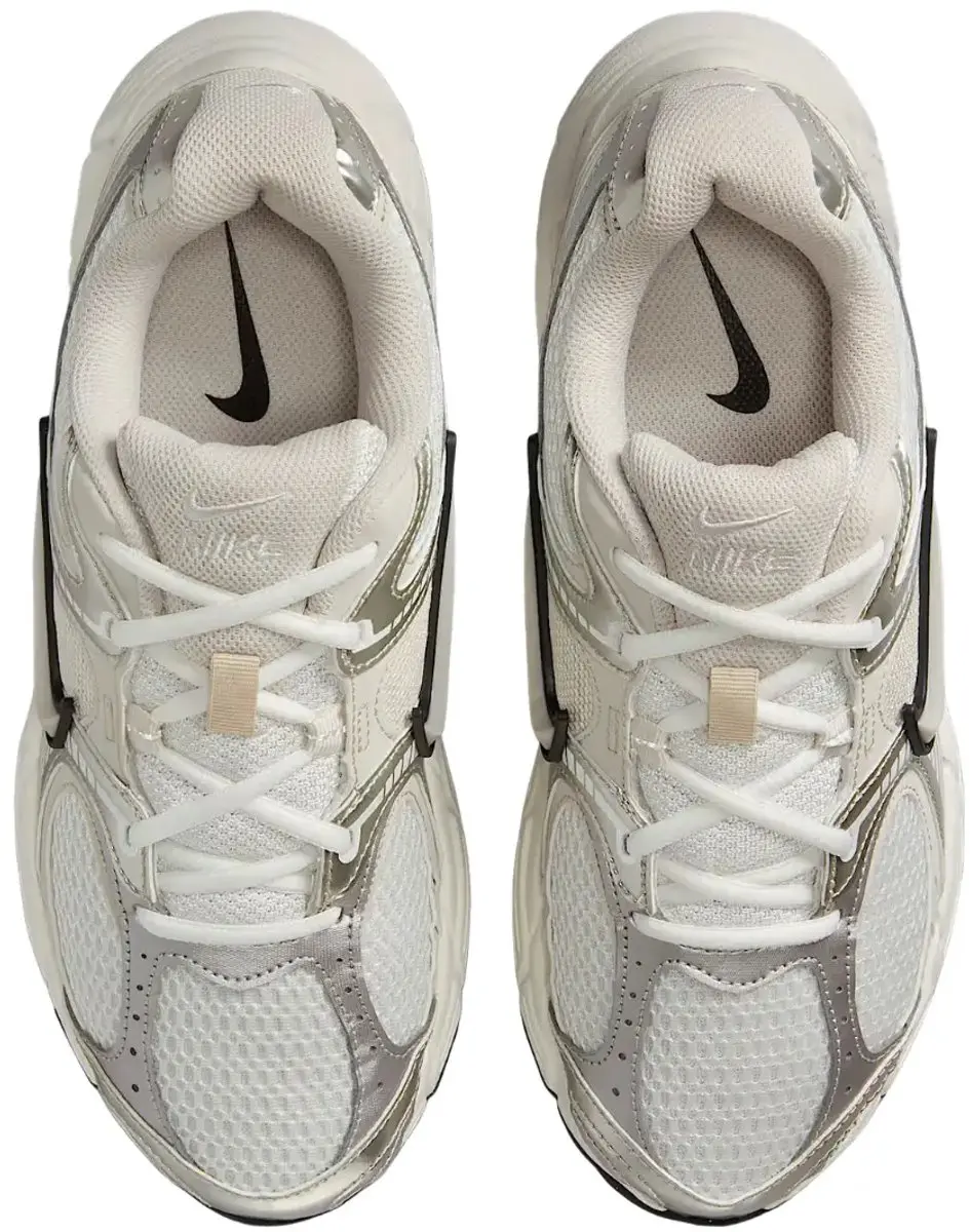 Nike V5 RNR Dames Sneakers - Beige/Zilver - 37.5 - afbeelding 5 van 6