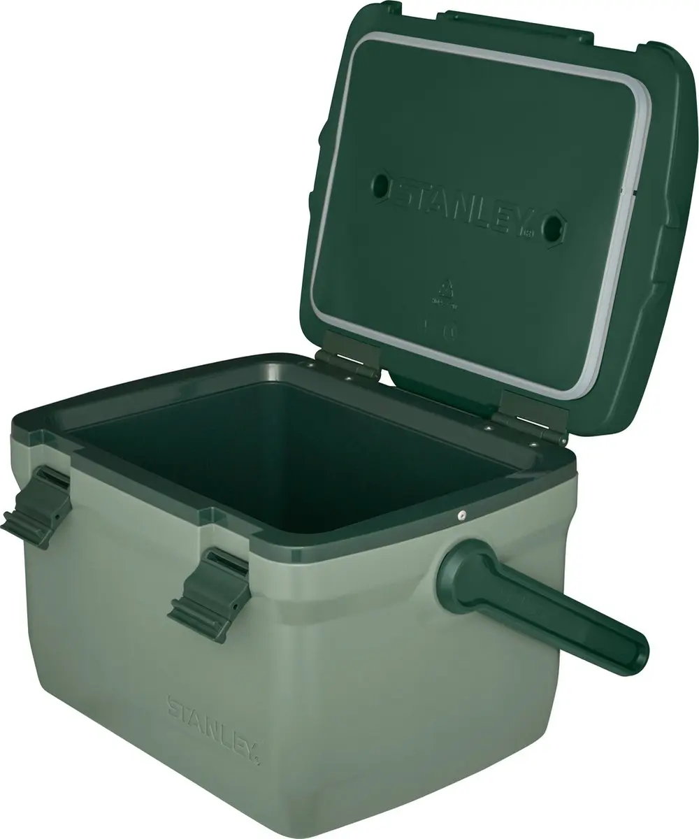 Stanley Adventure Outdoor Cooler 6.6L - IJskoud voor 27 Uur - Dubbelwandig Geïsoleerde Coolbox - BPA Vrij - Deksel Fungeert Ook Als Stoel - Camping Koelbox Klein - Waterdicht - Green