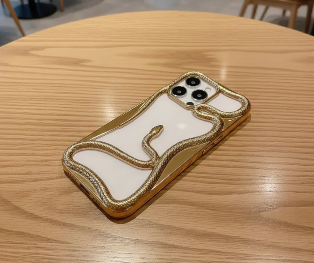 NUVEX iPhone 15 Pro Max Slanghoesje - Goudkleurig