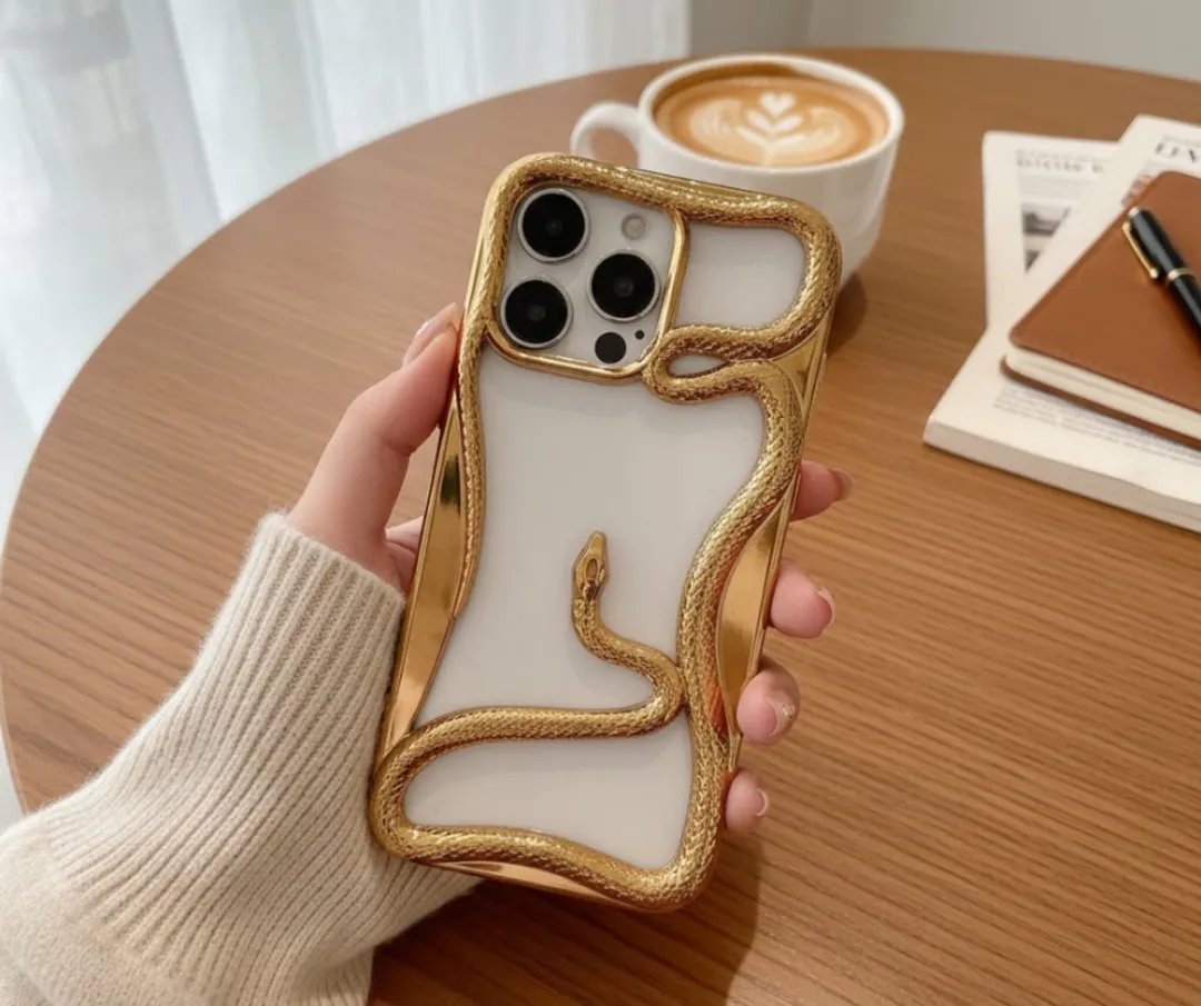 NUVEX iPhone 15 Pro Max Slanghoesje - Goudkleurig