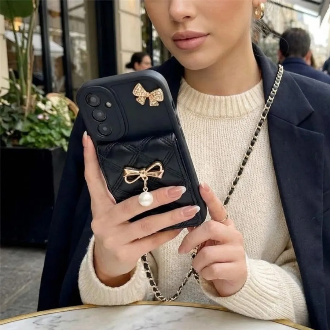 NUVEX Hoesje Samsung Galaxy S25 Lederlook Zwart - met parelstrik