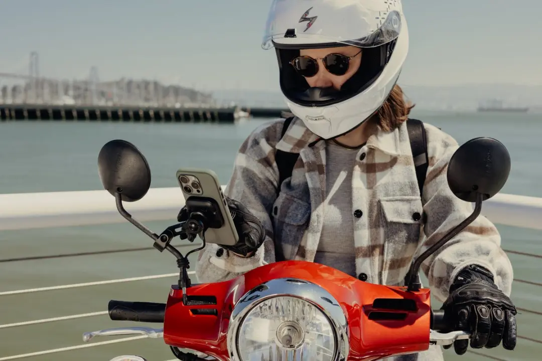 Peak Design Mobile Motorcycle Mount Oplaadspiegel - Zwart - afbeelding 2 van 4