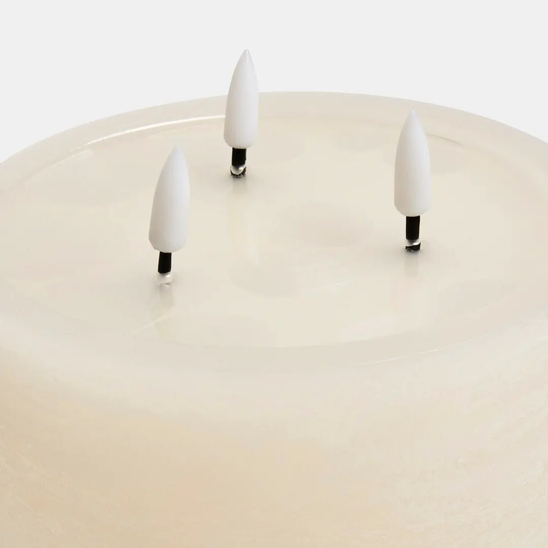 Loberon Solería LED-stompkaars - 15cm - Crème - afbeelding 3 van 5