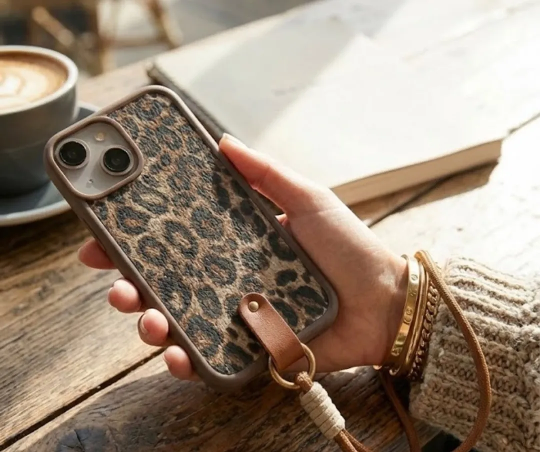 NUVEX iPhone 15 Plus Hoesje Bruin Luipaard Print - met Koord