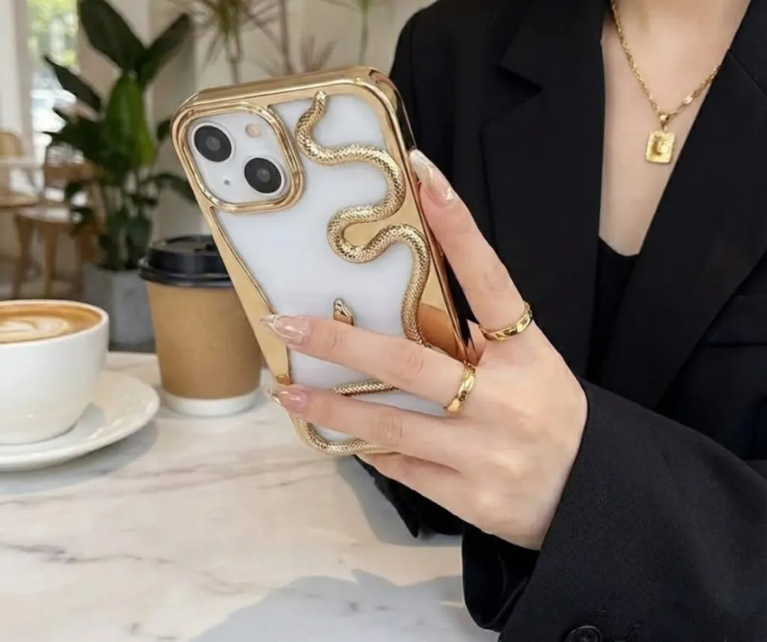 NUVEX iPhone 14 Slang Design Hoesje - Goudkleurig