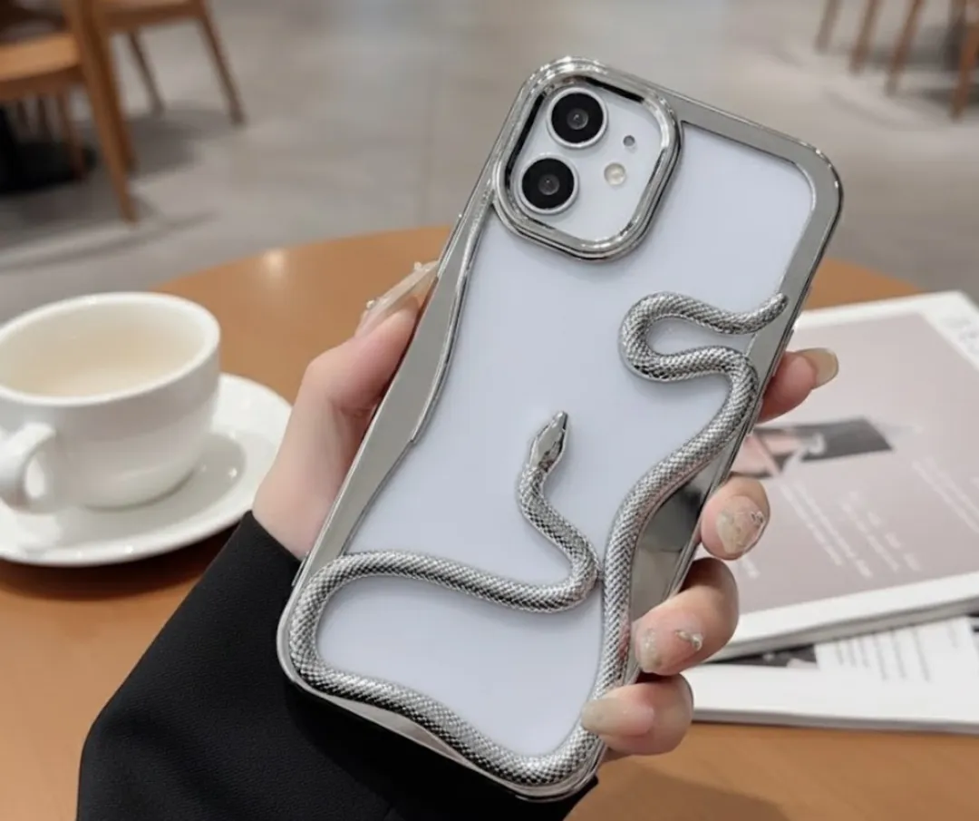 NUVEX iPhone 11 Hoesje - Zilverkleurig Transparant - 3D Slang Detail