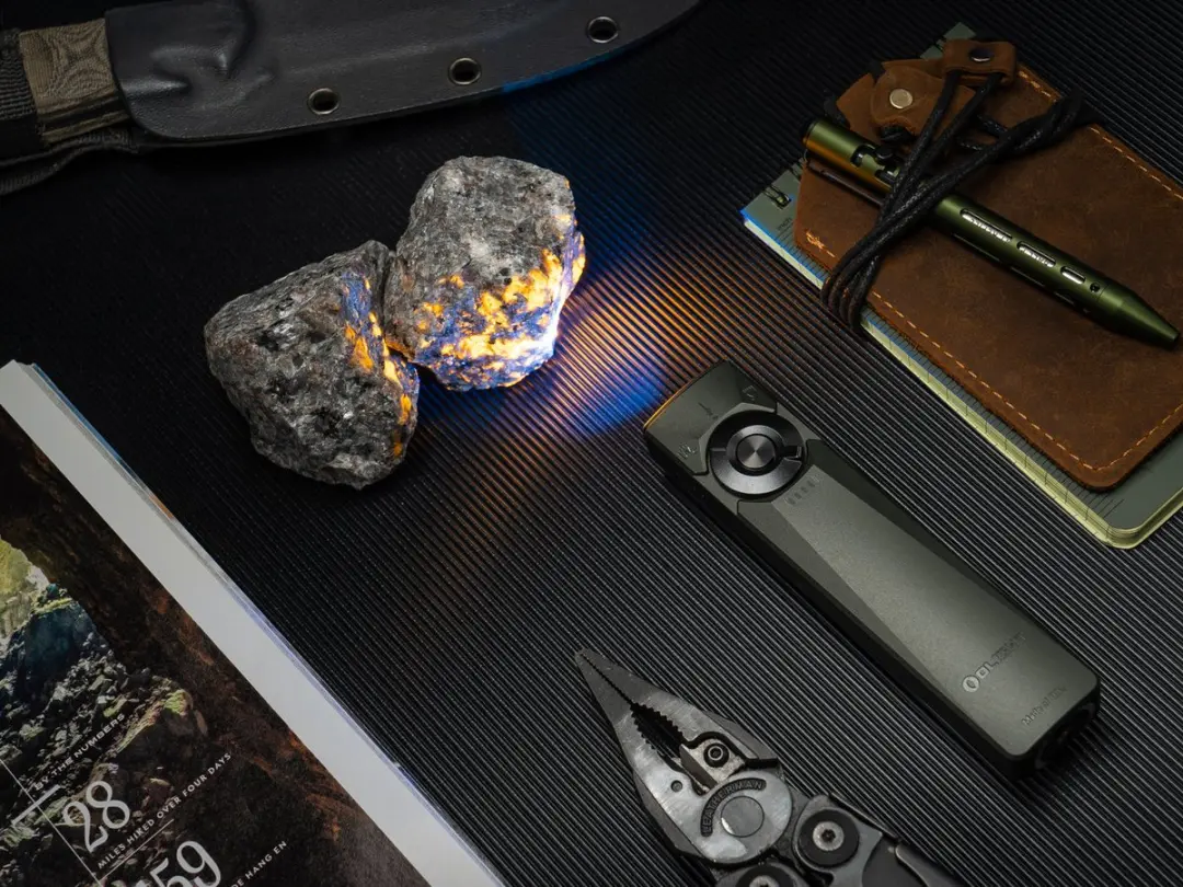 Olight Arkfeld Ultra Zaklamp - Olive Grey - afbeelding 4 van 6