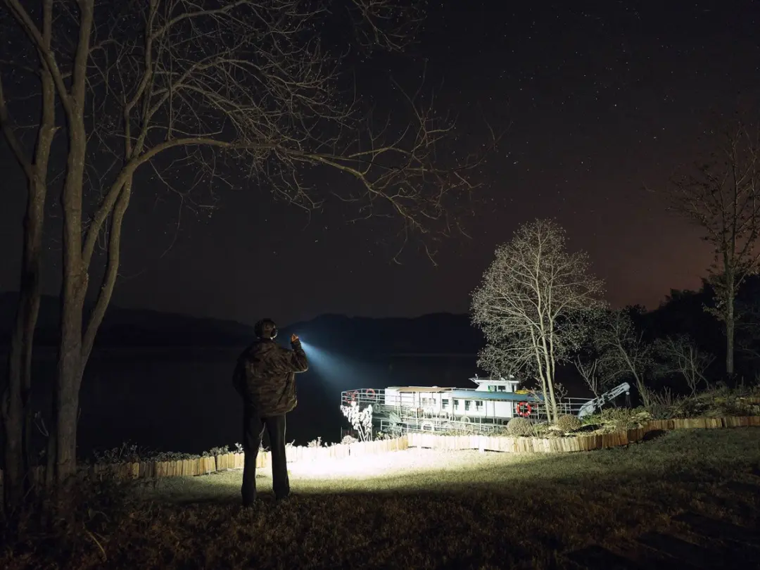 Olight Baton 4 Pro Zaklamp - 1300 lm - Oranje - afbeelding 4 van 6
