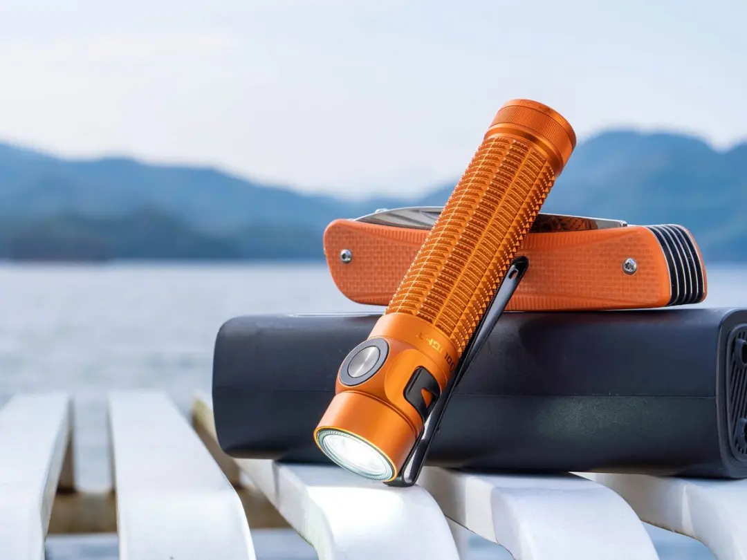 Olight Baton 4 Pro Zaklamp - 1300 lm - Oranje - afbeelding 3 van 6