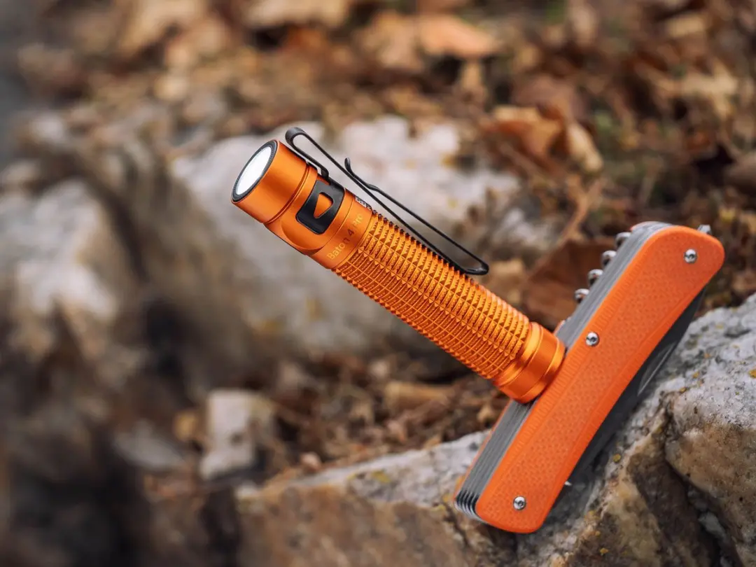 Olight Baton 4 Pro Zaklamp - 1300 lm - Oranje - afbeelding 5 van 6