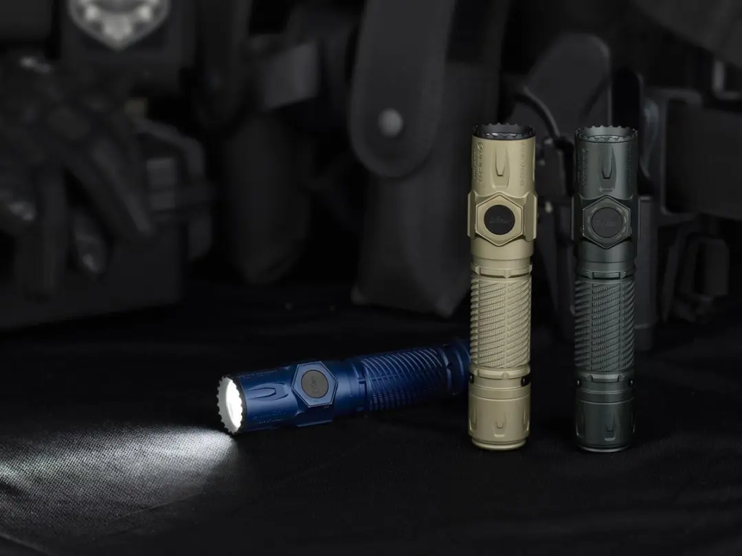 Olight Warrior Ultra Zaklamp - 2500 lm - Navy Blue - afbeelding 2 van 6