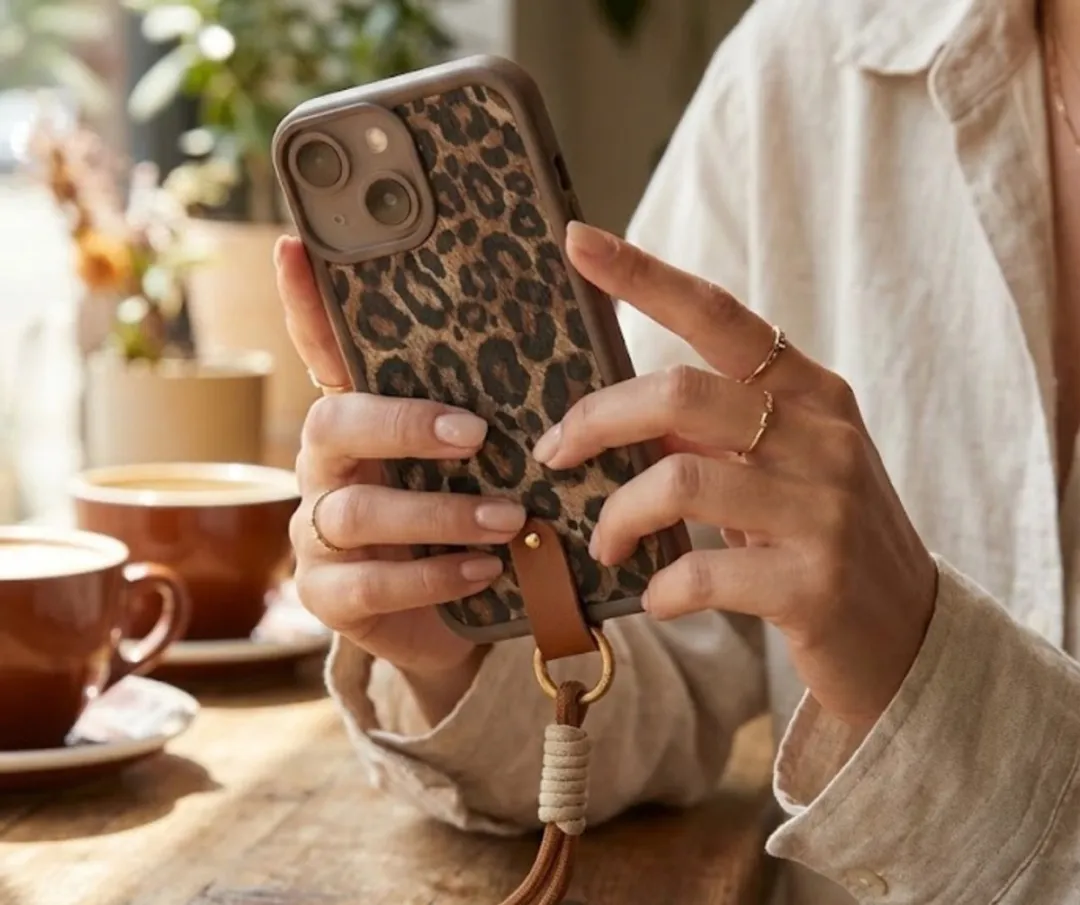 NUVEX iPhone 14 Hoesje Bruin Luipaard Print - met Koord