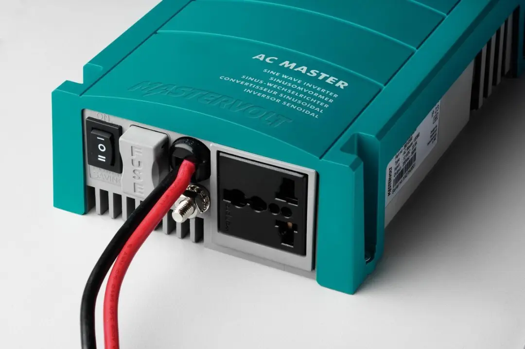 Mastervolt AC Master Inverter 12/300 230V - afbeelding 4 van 6