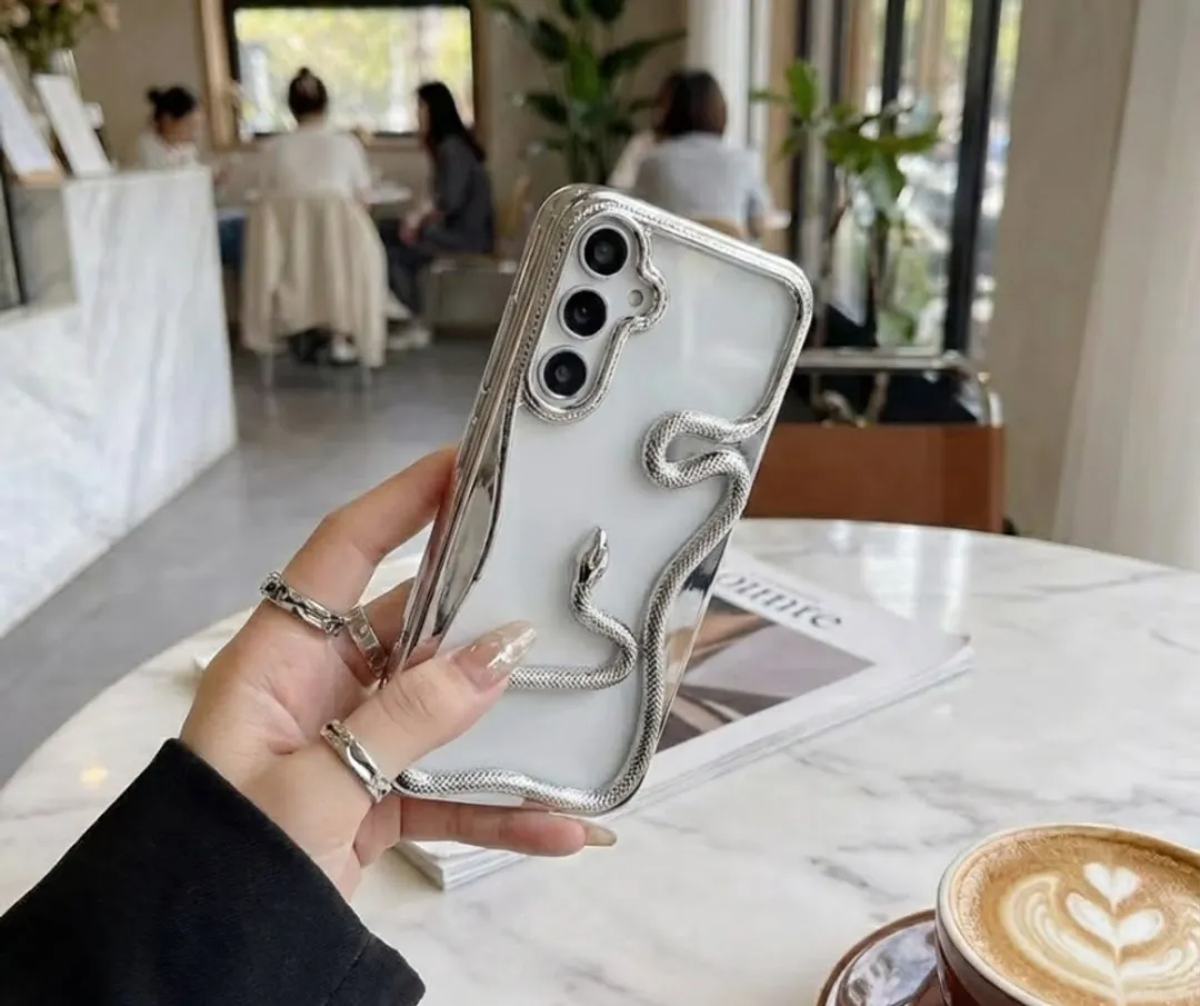NUVEX Telefoonhoesje Samsung Galaxy A26 - Zilverkleurig 3D Slang Detail