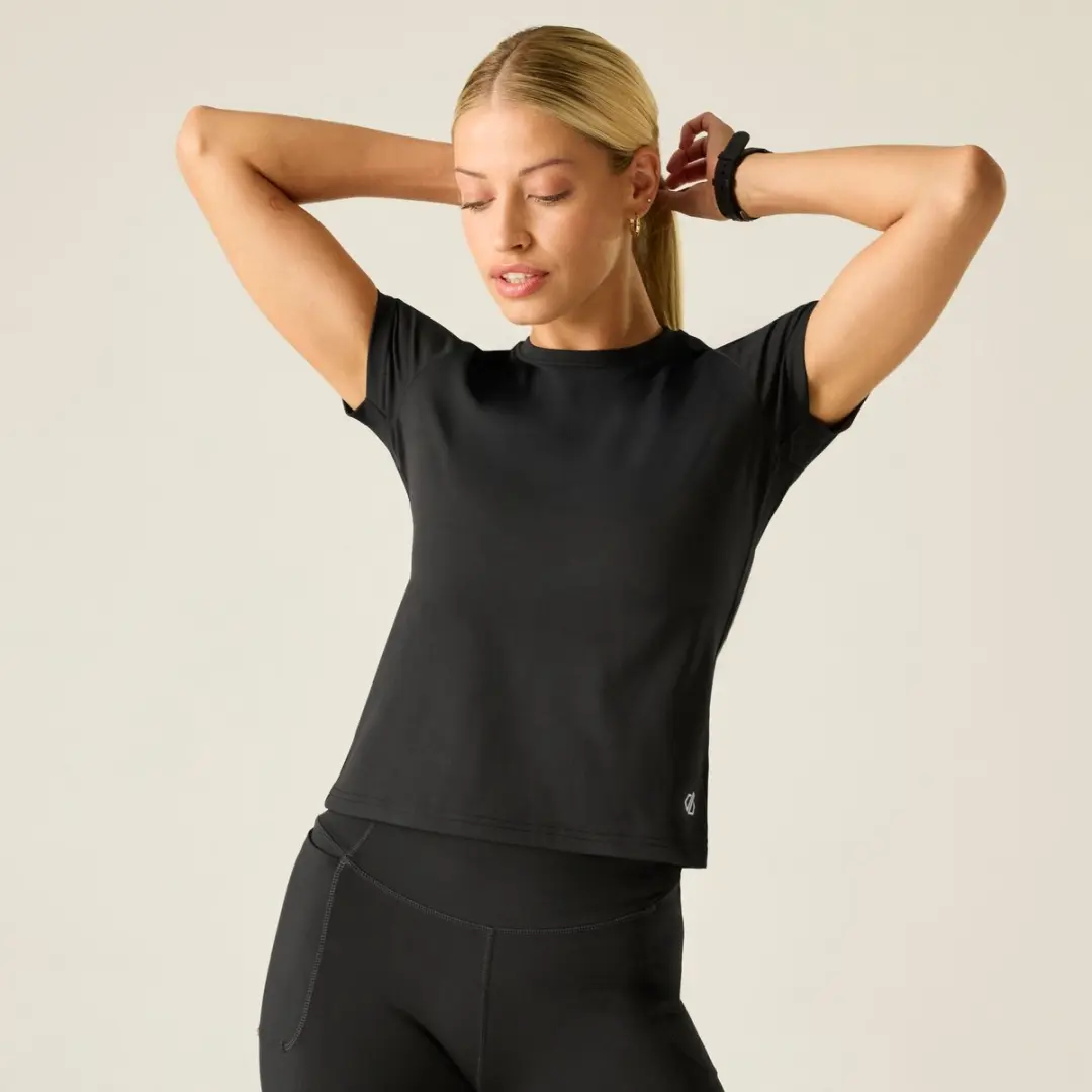 Dare2B Refresh T-shirt met korte mouwen voor dames, sneldrogend en sportief.