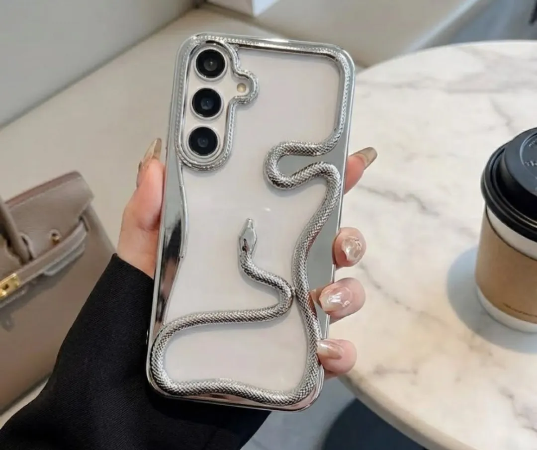 NUVEX Telefoonhoesje Zilverkleurig S24 - 3D Slang Detail - TPU Softcase