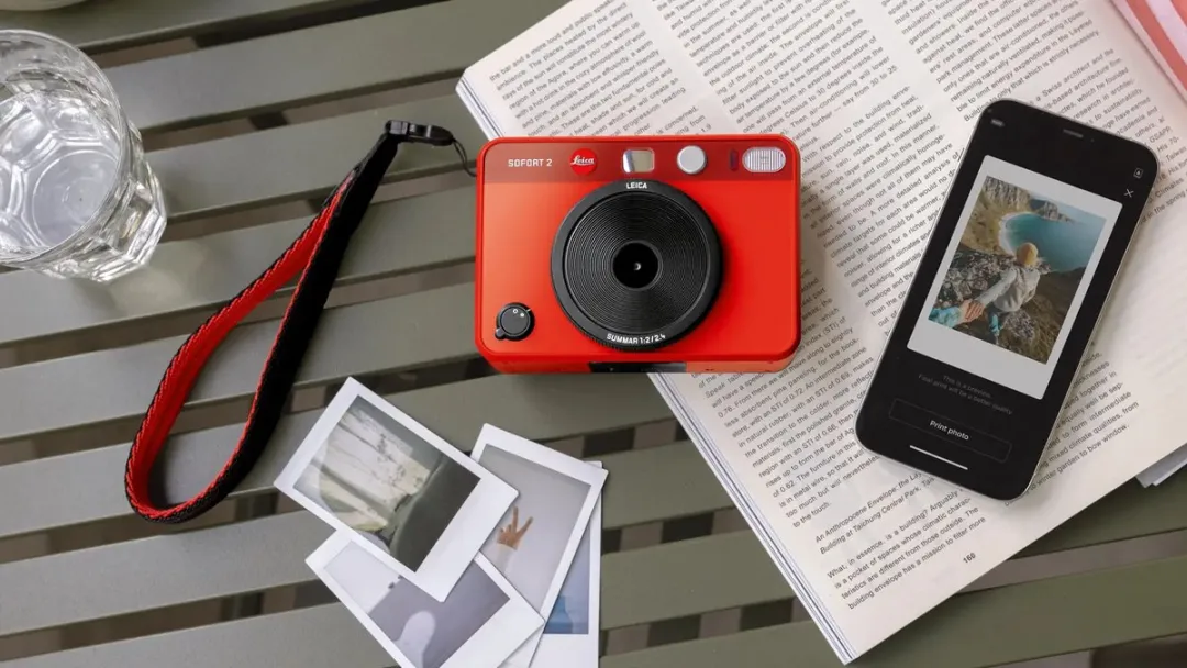 Leica Sofort 2 instant camera red