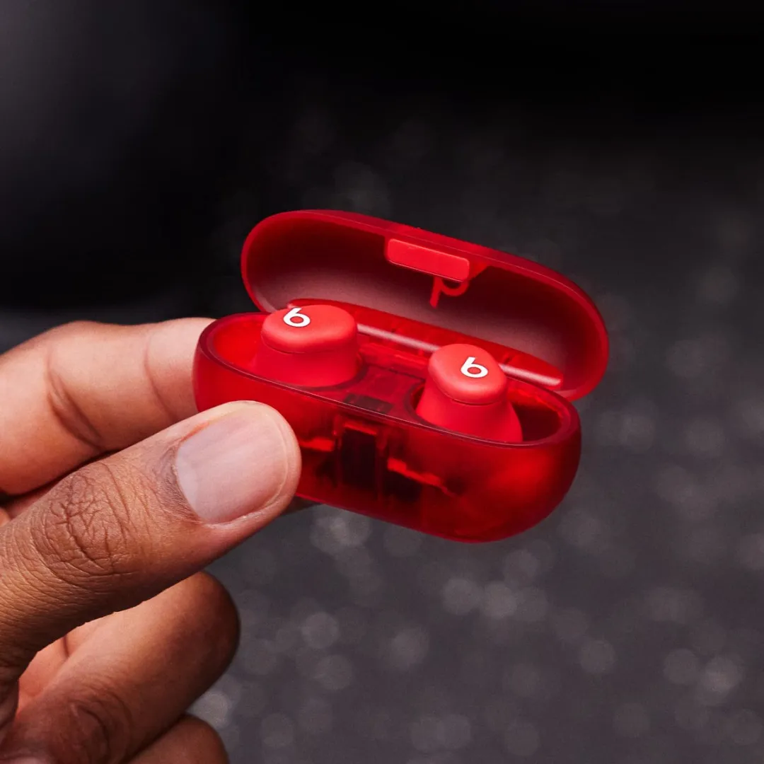Beats Solo Buds MUW03ZM/A Draadloze Oortjes - Transparent Red - afbeelding 6 van 6