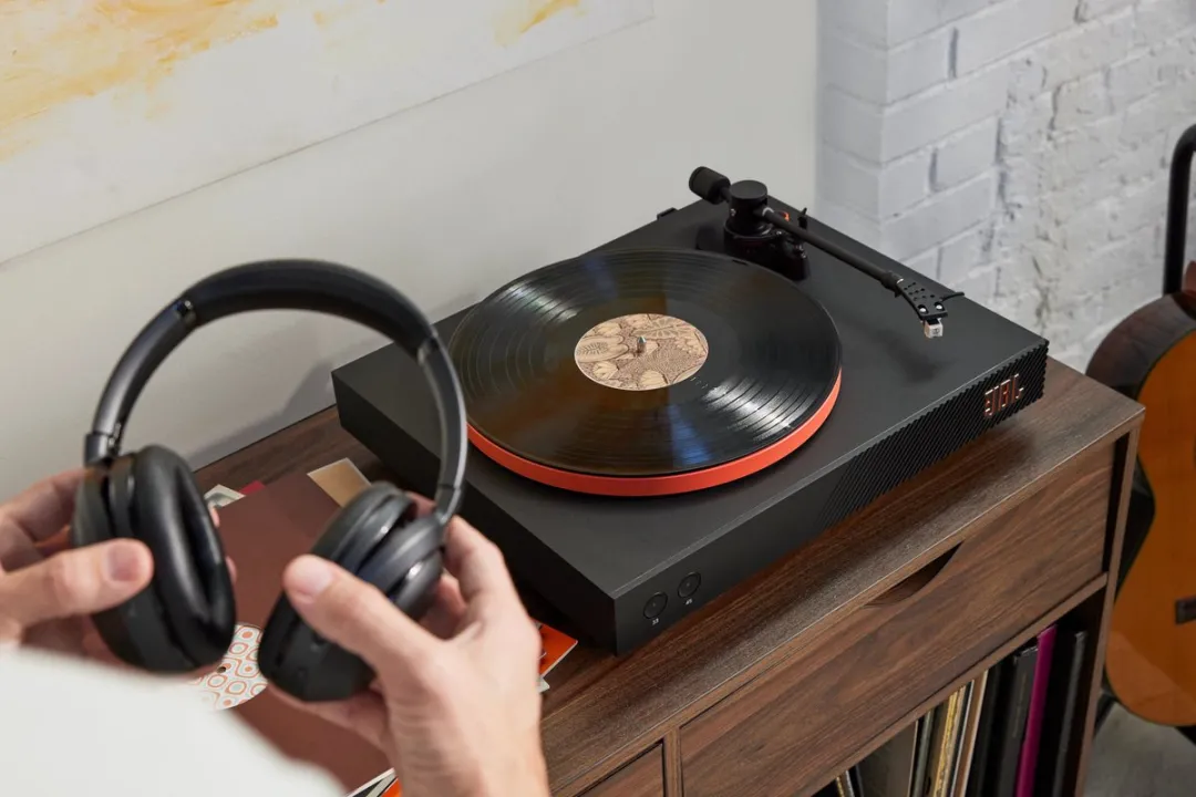 JBL Spinner - Bluetooth Platenspeler - Draaitafel voor Vinyl LP - Met Phono Voorversterker - 33/45 RPM - Aluminium Design - Zwart