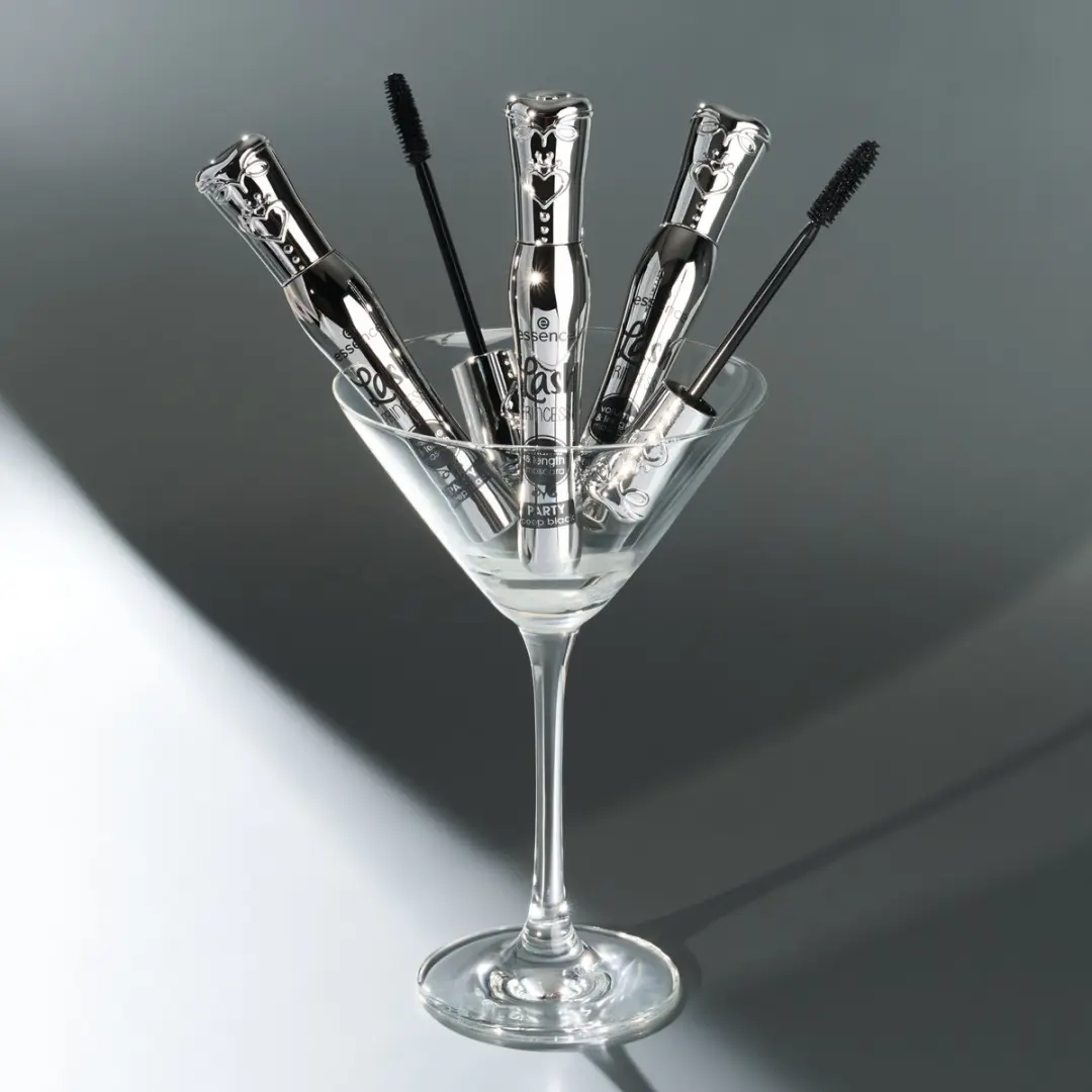 Essence Lash Princess Volume & Length Mascara - Deep Black - afbeelding 4 van 6