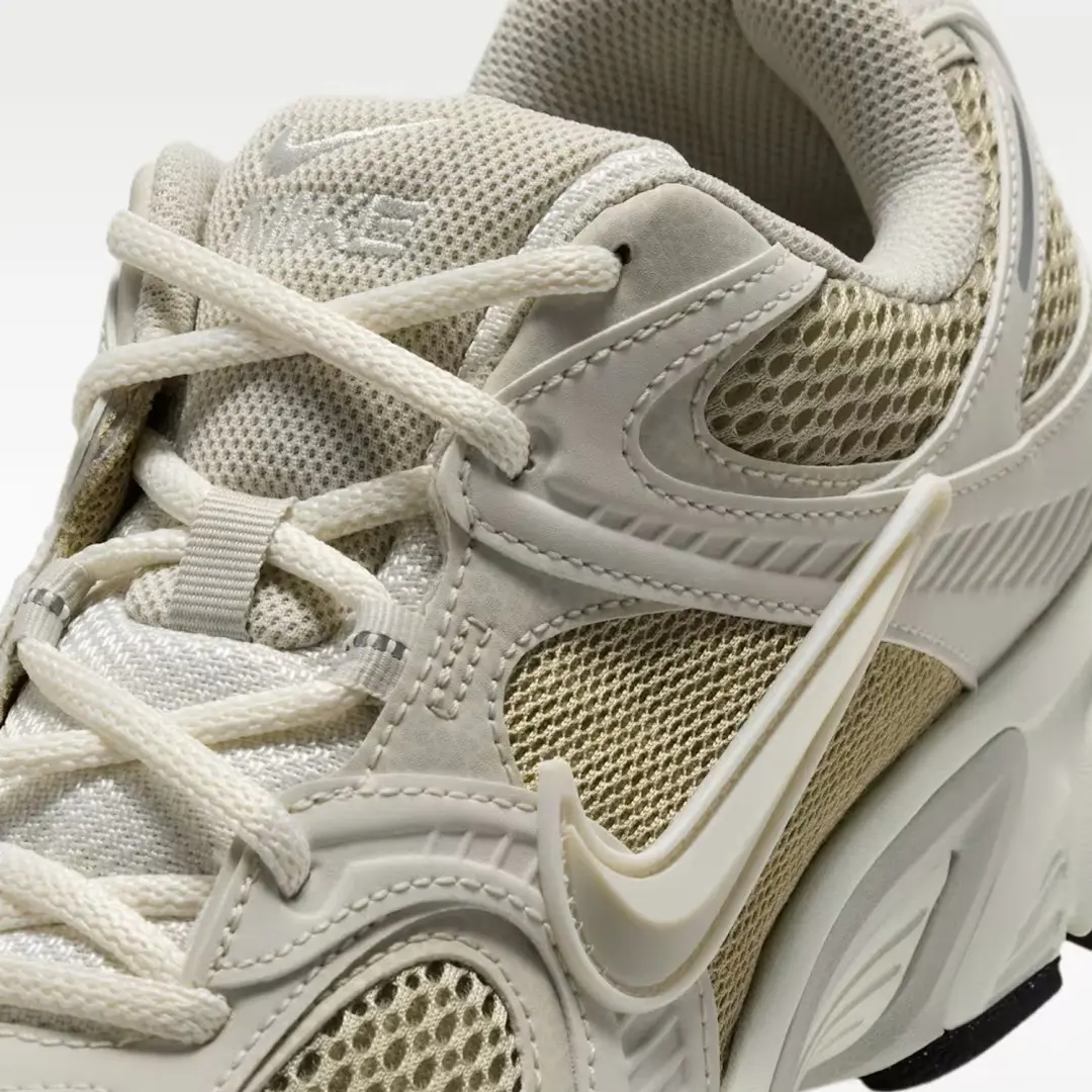 Nike V5 RNR Sneakers - Beige - EU 40 - afbeelding 2 van 6