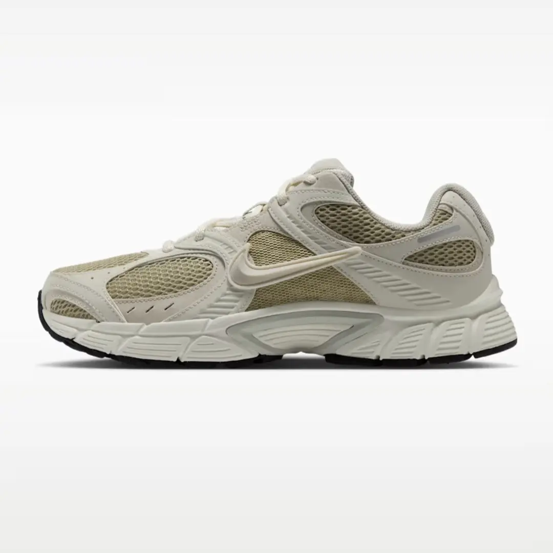 Nike V5 RNR Sneakers