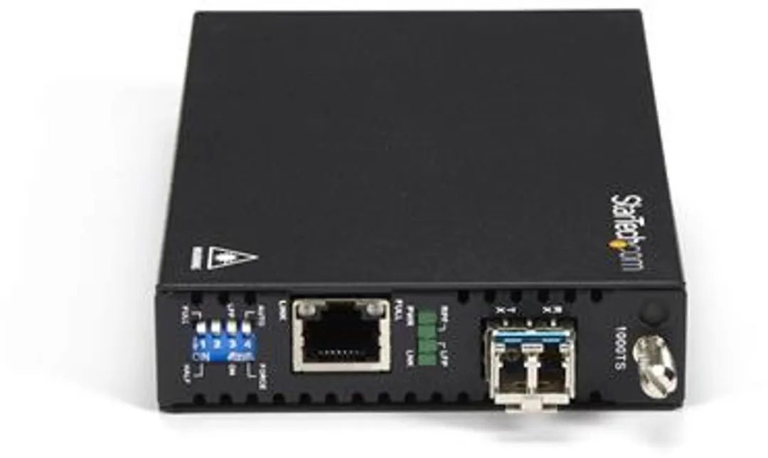 Startech ET91000SM10 Converter/Adapter - Zwart