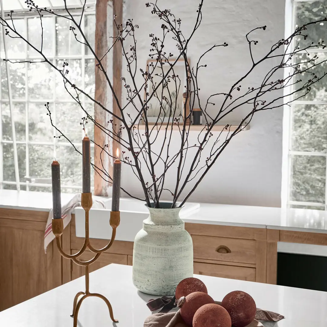 Loberon Elvros Decoratieve Vaas - 21cm - Antiekwit - afbeelding 2 van 5