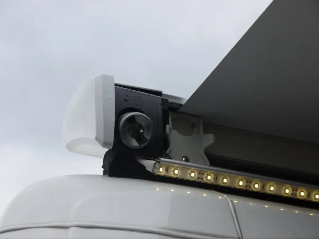 Thule 307135 LED-strip voor luifel 4m - 240 LED's - Zwart - afbeelding 4 van 5