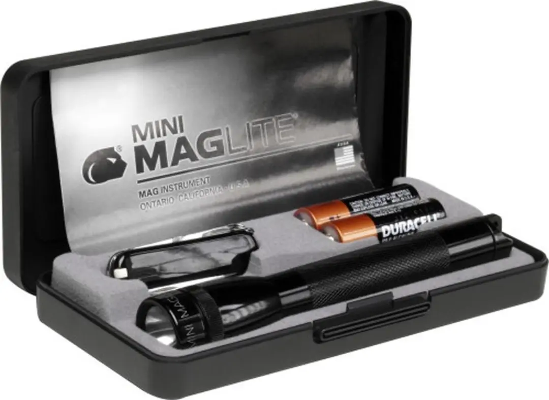 MagLite USA Mini AA / Victorinox Classic SD
