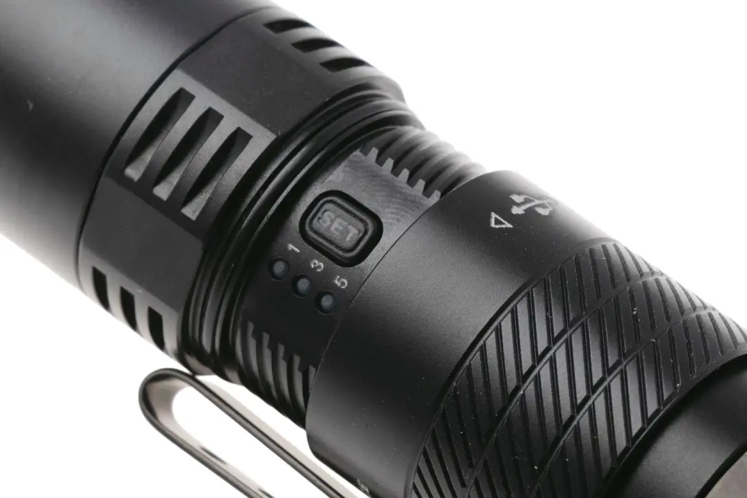 Fenix PD26R ACE Zaklamp 1300 lumen - Zwart - afbeelding 3 van 5