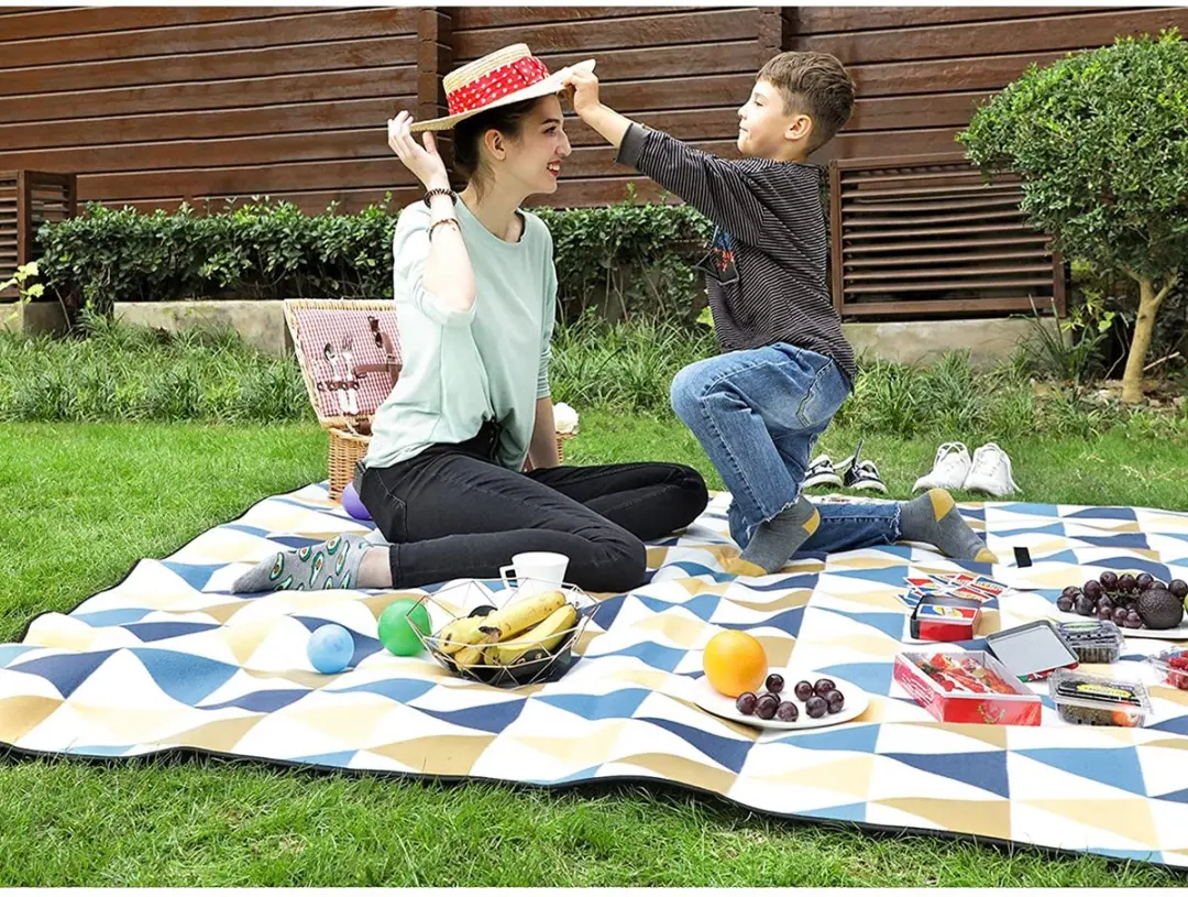 Songmics Picknickkleed 200x200cm - Waterdicht - Geel/Blauw/Wit - afbeelding 5 van 6