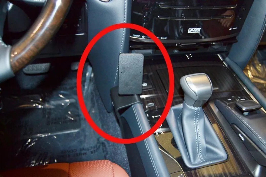 Brodit ProClip 835235 Houder Lexus LX 2016 - Console - Zwart
