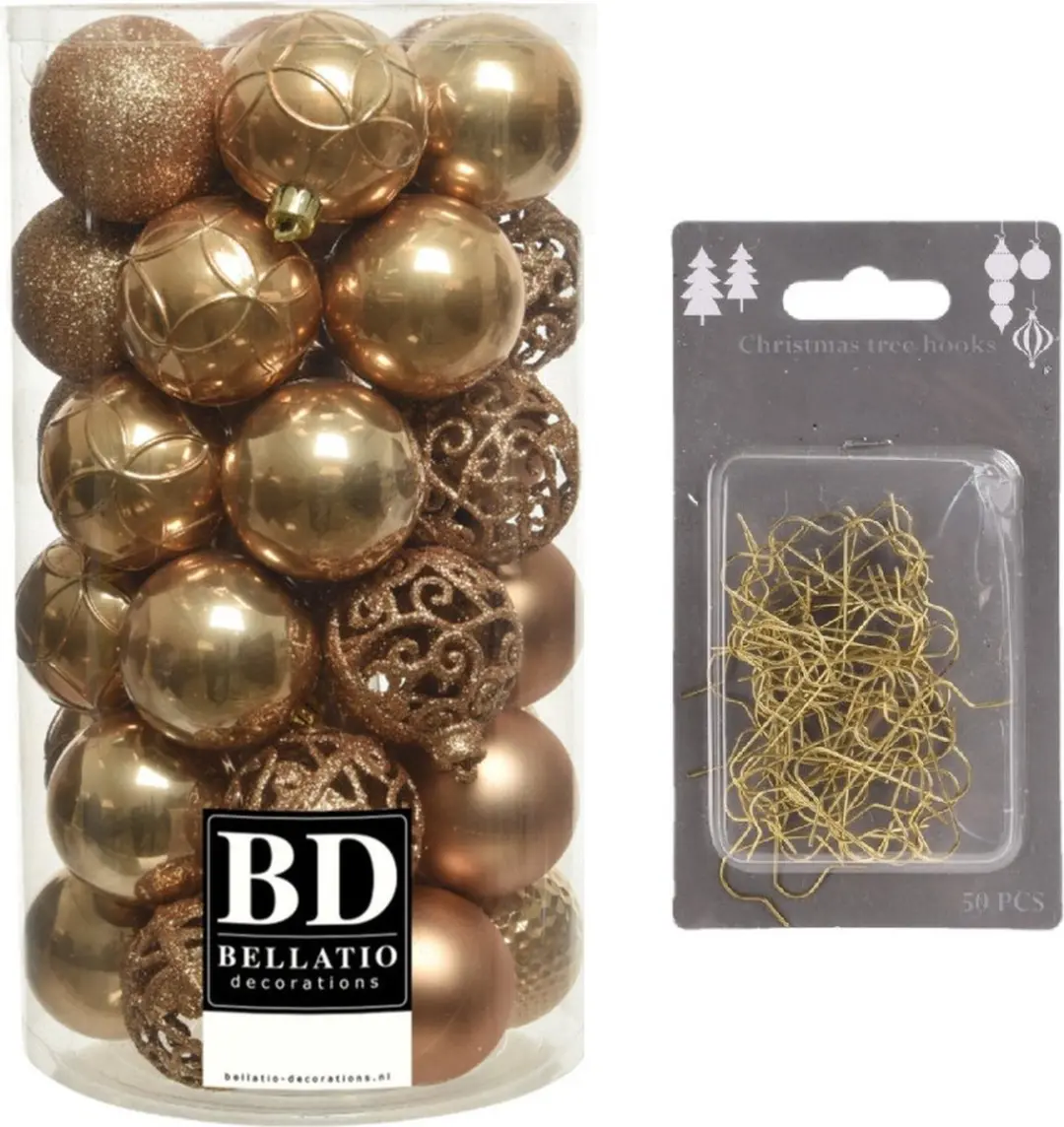 37x stuks kunststof kerstballen camel bruin 6 cm inclusief gouden kerstboomhaakj