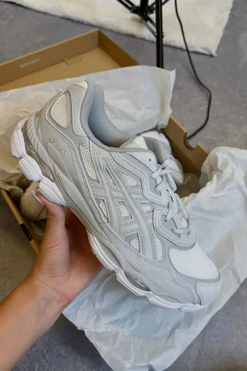 ASICS Gel NYC Sneakers - Cream/Cloud Grey - afbeelding 2 van 6