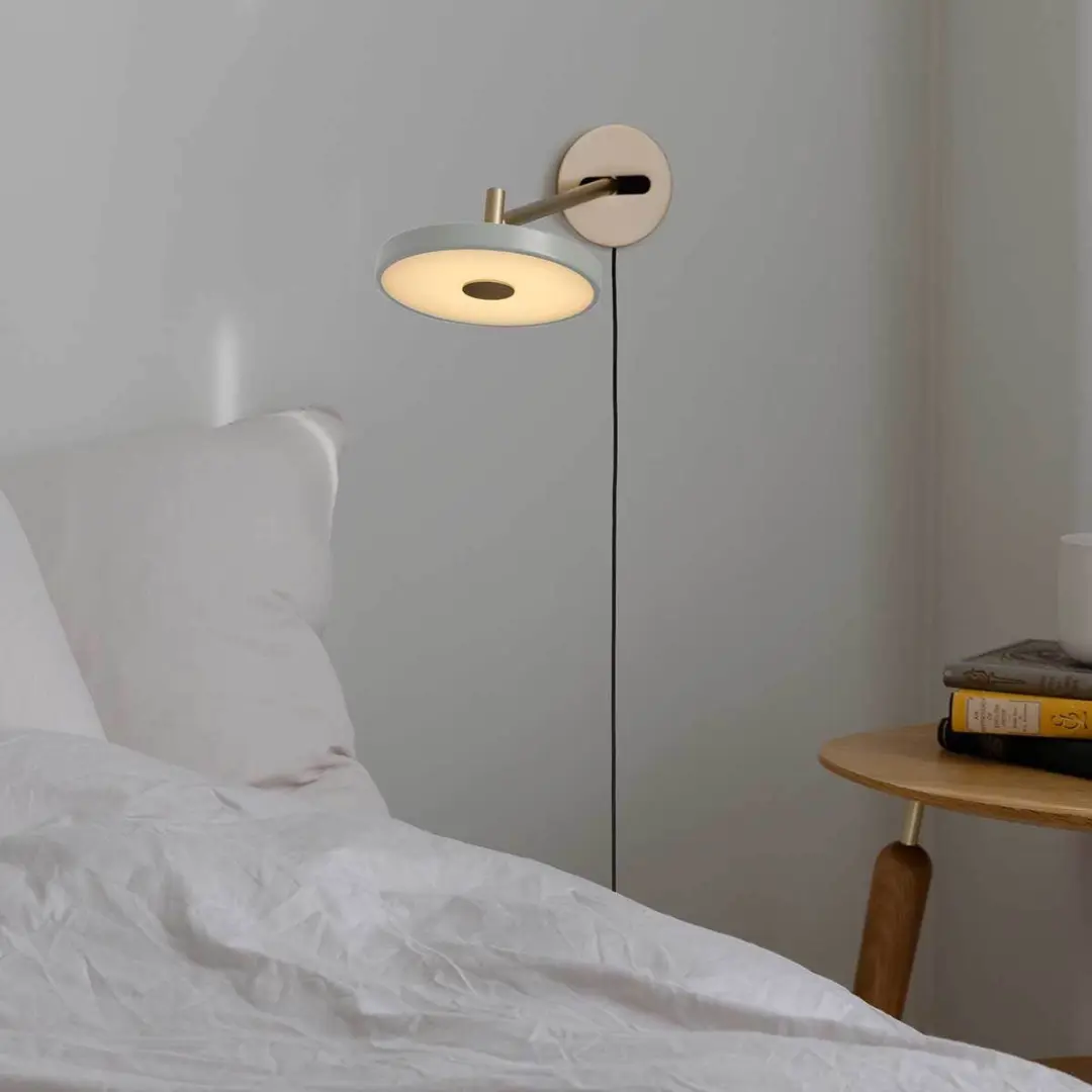 UMAGE Asteria Long Wandlamp - Olijf - afbeelding 3 van 6