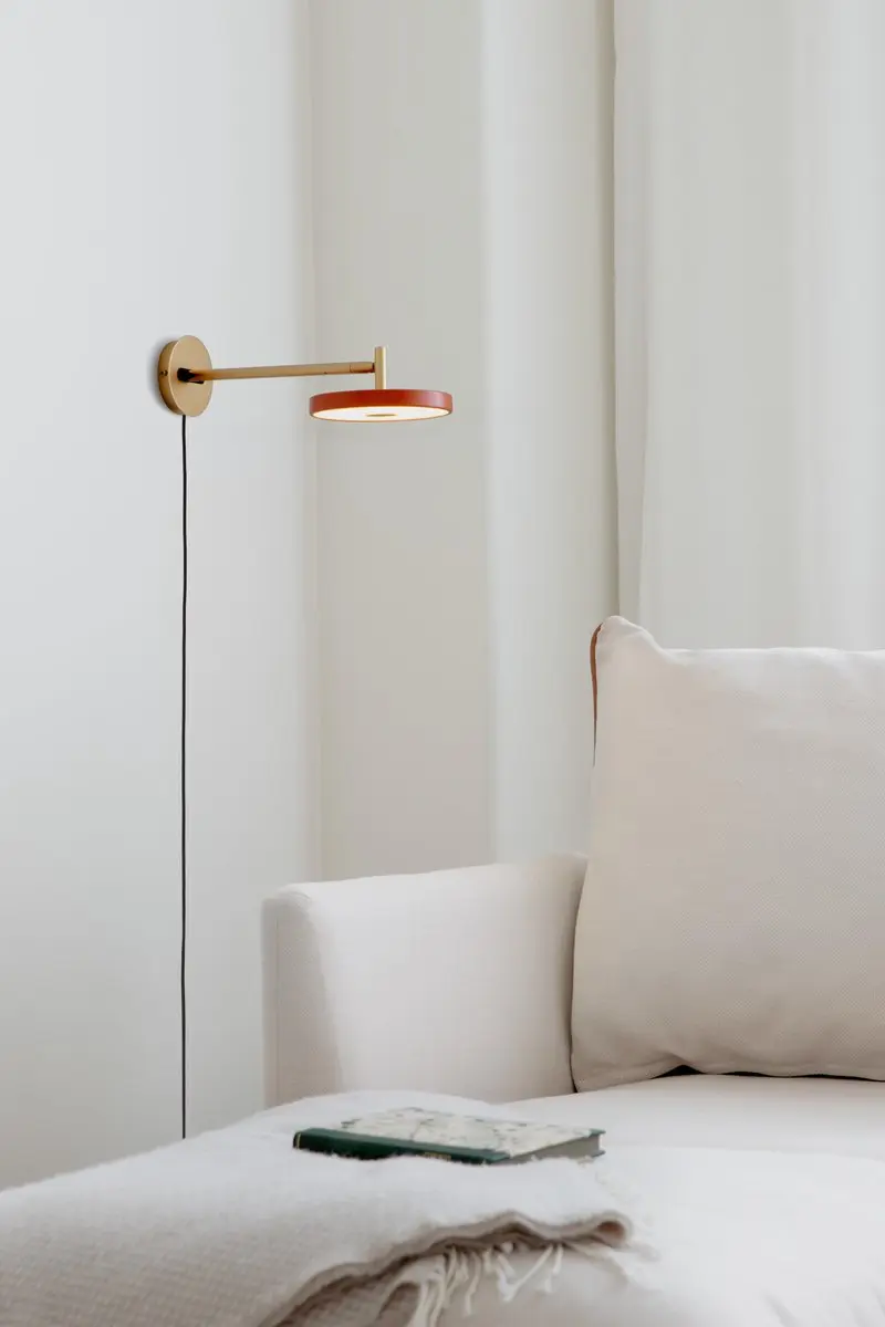 UMAGE Asteria Long Wandlamp - Olijf - afbeelding 5 van 6