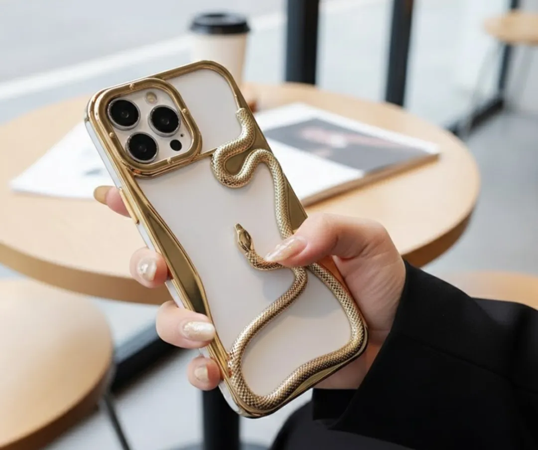 NUVEX iPhone 13 Pro Slanghoesje - Goudkleurig